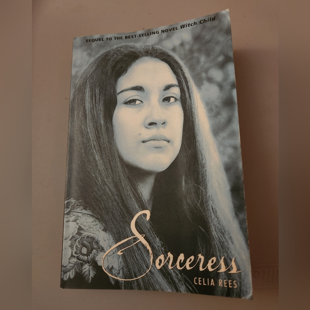 Book Sorceress / bundle requirement